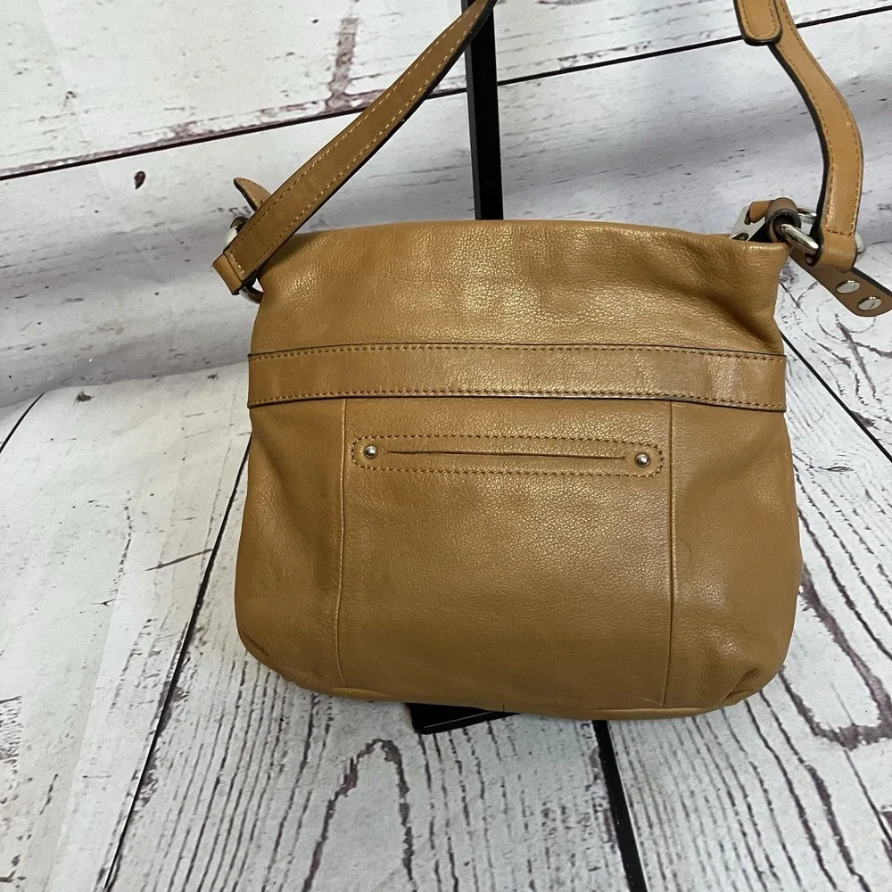 B‎ Makowsky Handbag Leather Crossbody Brown Silver Hardware Zip Closure Tan